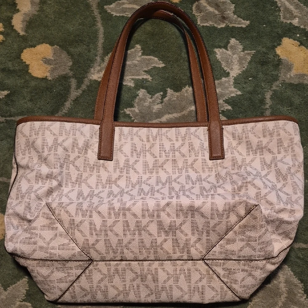 Michael Kors Tan and Cream Signature Tote - Picture 2 of 16